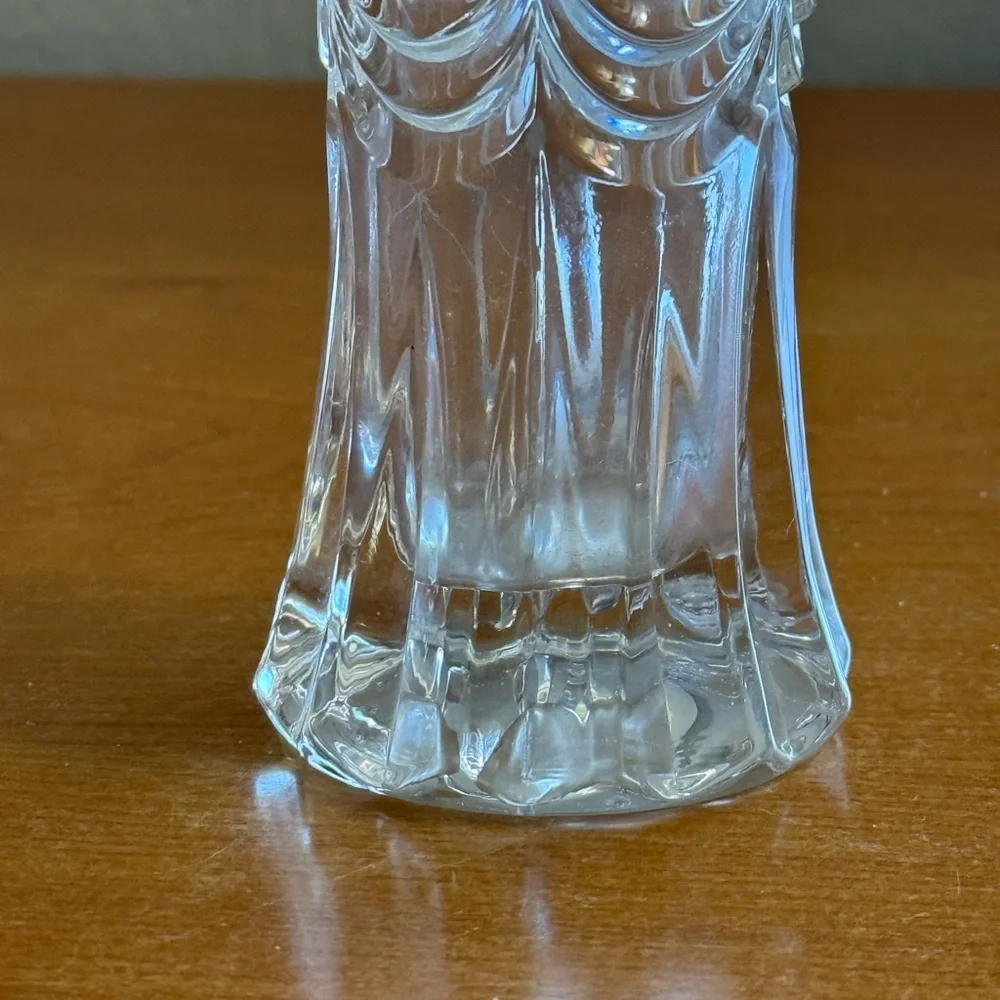 Vintage lead Crystal scalloped edge flower vase‎